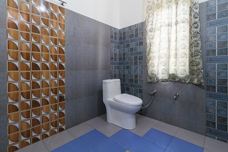 Bathroom of Lakeside room at Kharba Villa in Nako